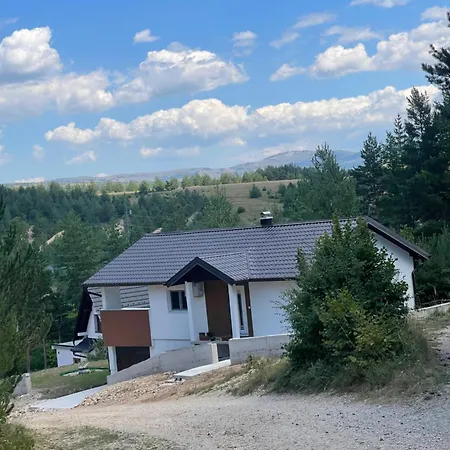 Sasina Kuca Ferienhaus