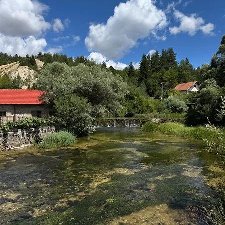Sasina Kuca Ferienhaus *